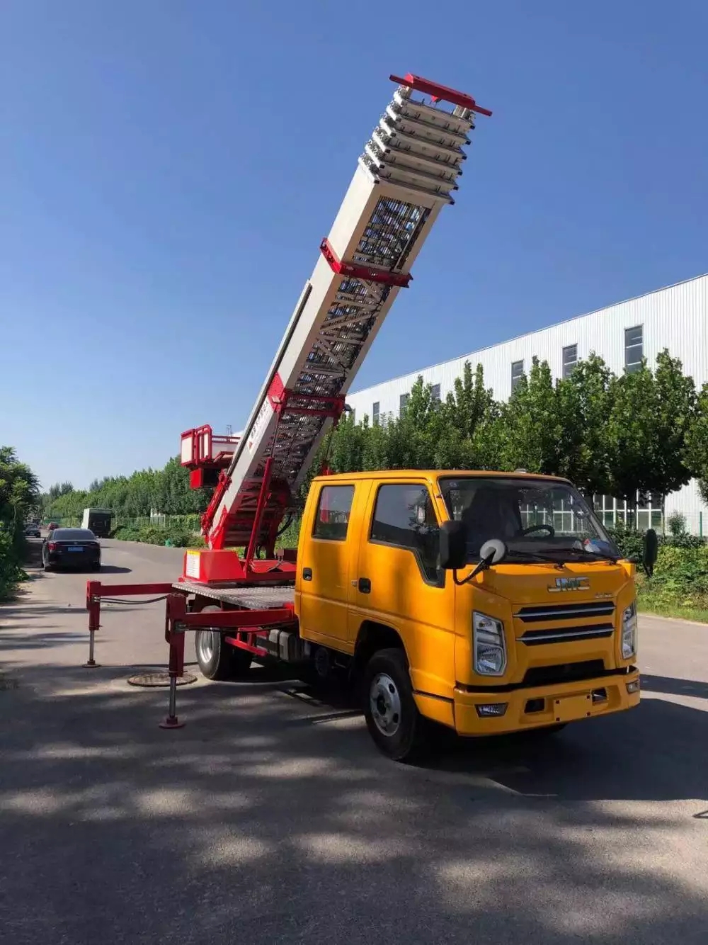 七叉镇附近的云梯车出租服务：轻松解决高空作业需求