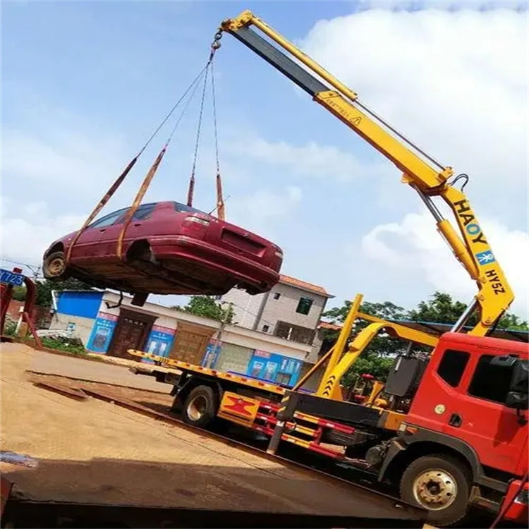 七叉镇吊车吊汽车的正确方法